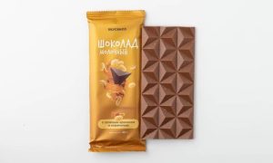 Шоколад молочный с солёным арахисом и карамелью