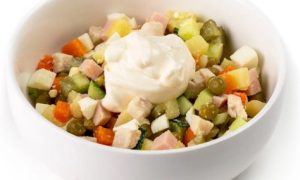 Салат "Оливье" с курицей 200 гр