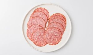 Колбаса Сервелат Мускатный, нарезка