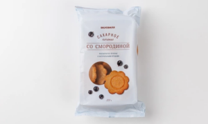 Печенье сахарное со смородиной