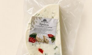 Брынза с Зеленью и Перцем 45% 300гр.