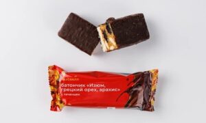 Батончик "Изюм, грецкий орех, арахис" с печеньем